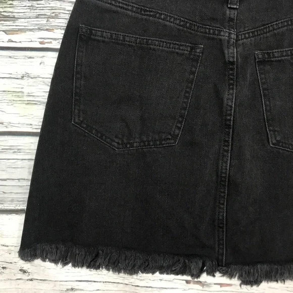 ⚡️SOLD⚡️Madewell Denim Mini Skirt Black Jean Cutoff Distressed Hem Women’s - Picture 8 of 16